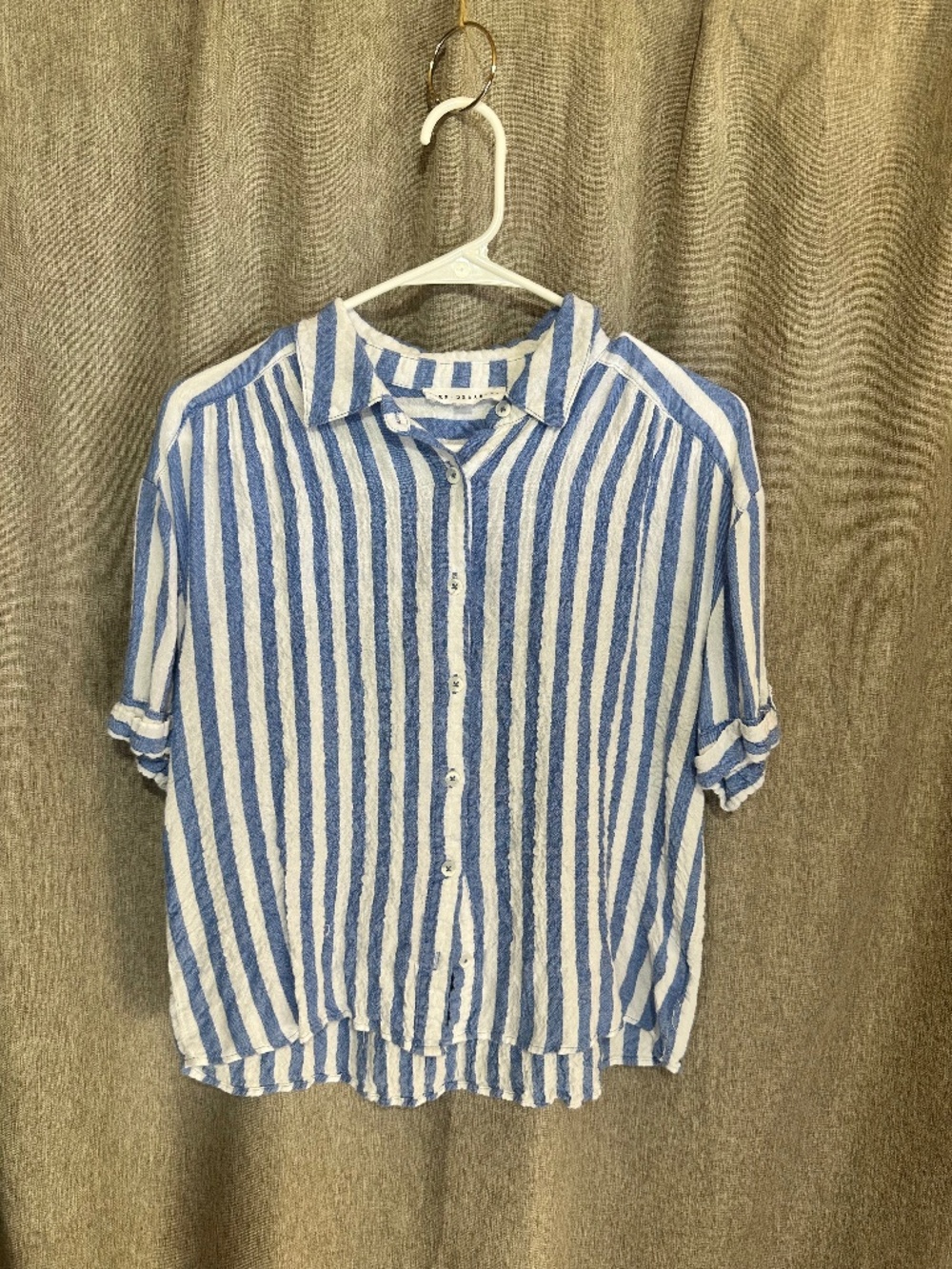 Jane + Delancey Blue & White Vertical Striped Short Sleeve Button Down Shirt - S